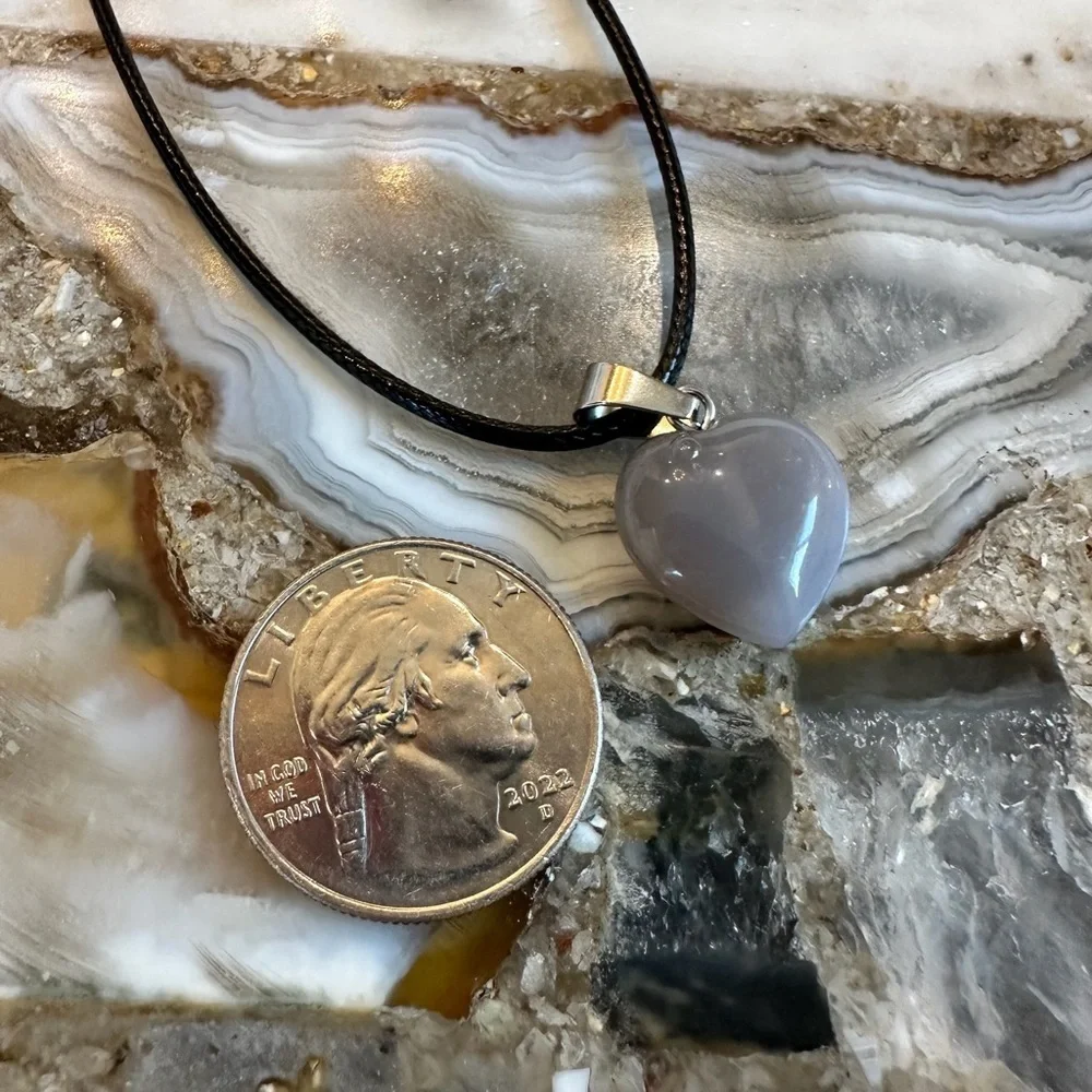 3095 Chic Heart Polished Stone Pendant Necklace in Silver and Black